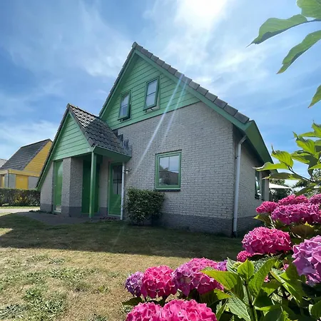 Strandparel 77 Holiday home De Zandloper