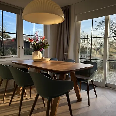 Vakantiehuis Strandparel 77 *