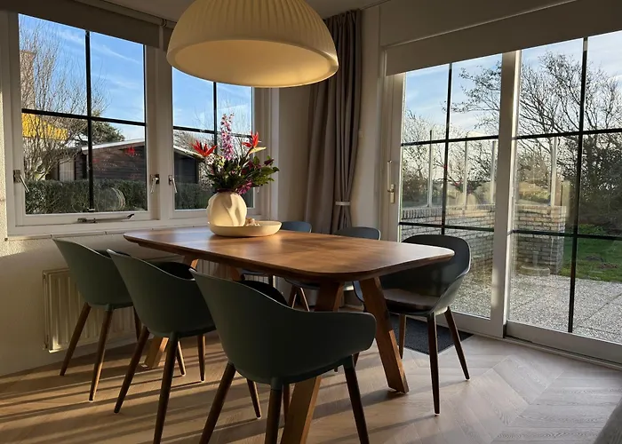 Vakantiehuis Strandparel 77 *