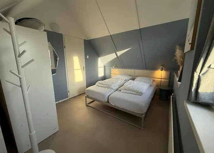 Vakantiehuis Strandparel 77 *