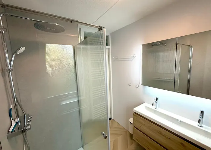 Vakantiehuis Strandparel 77 *