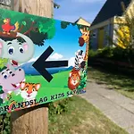 Strandparel 77 Feriehus *