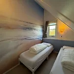 Strandparel 77 Feriehus *